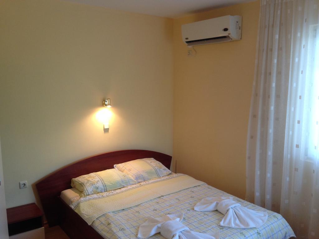 Guest House Kostadinovi Lozenets Δωμάτιο φωτογραφία